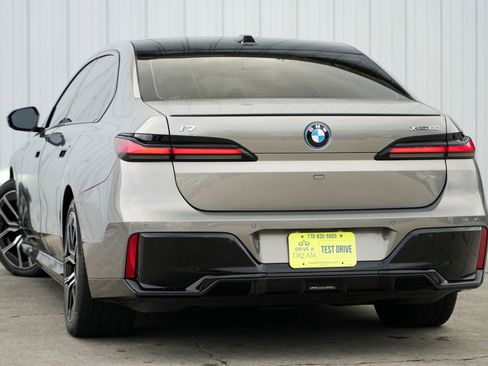Used 2023 BMW i7 xDrive60 image 6