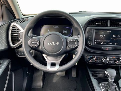 Used 2025 Kia Soul LX w/ LX Technology Package image 5