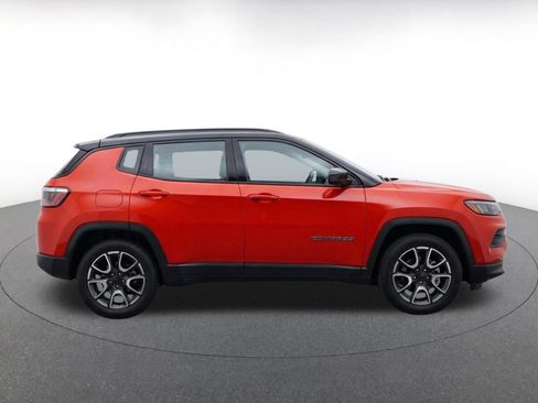 Used 2025 Jeep Compass Trailhawk AWD/4WD image 10