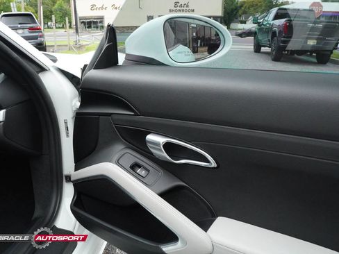 Used 2018 Porsche 718 Cayman RWD image 24