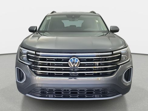 Used 2024 Volkswagen Atlas SE image 2