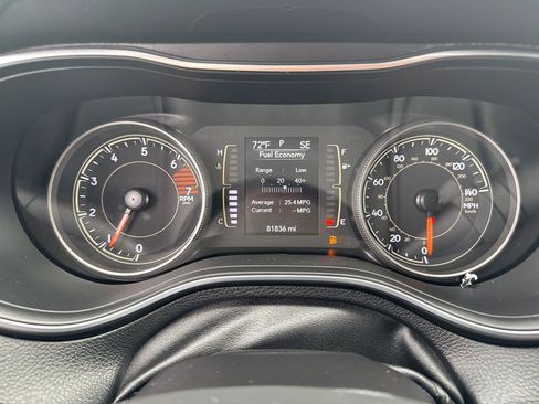 Used 2021 Jeep Cherokee Latitude Plus AWD/4WD image 14