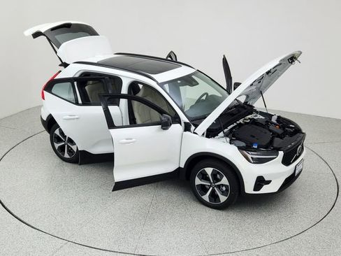 New 2026 Volvo XC40 B5 Plus w/ Protection Package Premier image 18