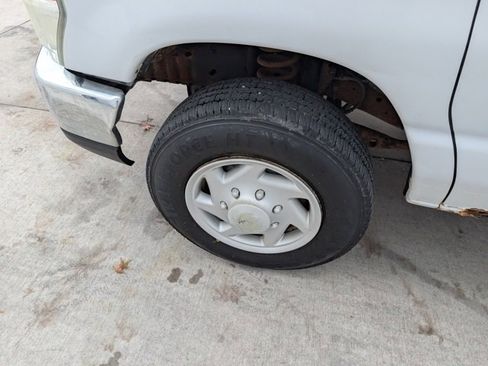 Used 2009 Ford E-350 and Econoline 350 XLT image 8