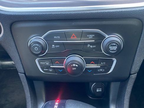 Used 2019 Dodge Charger SXT w/ Blacktop Package RWD image 34