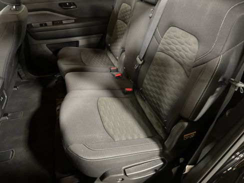 Used 2024 Nissan Pathfinder S image 11