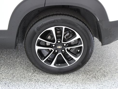 Used 2025 Chevrolet TrailBlazer LT w/ Driver Confidence Package FWD image 10