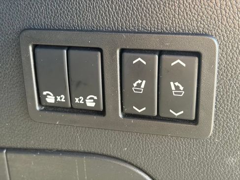 Used 2020 Cadillac Escalade Platinum AWD/4WD image 11