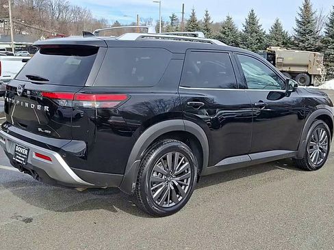 Used 2024 Nissan Pathfinder SL w/ SL Premium Package image 8
