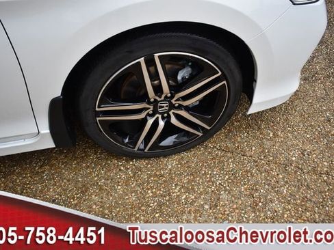 Used 2017 Honda Accord Touring image 14