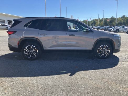 New 2026 Buick Enclave Sport Touring w/ LPO, Floor Liner Package image 9