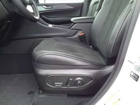 New 2025 Jeep Grand Cherokee L Laredo AWD/4WD image 10