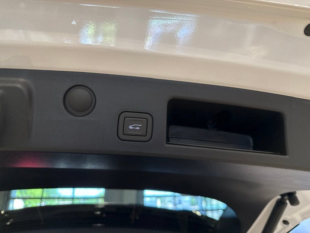New 2026 GMC Terrain AT4 w/ LPO, Floor Liner Package AWD/4WD image 17