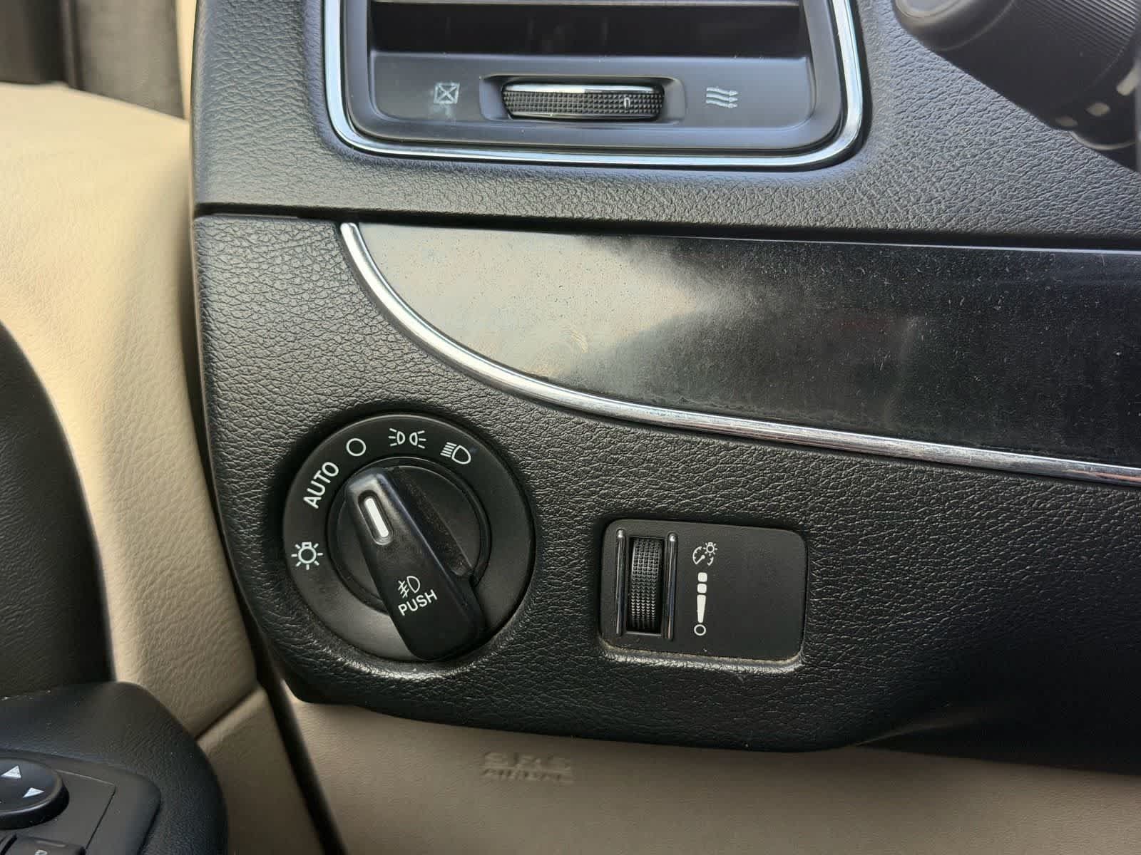 Used 2019 Dodge Grand Caravan SXT FWD image 26
