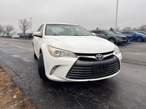 Used 2015 Toyota Camry LE image 11