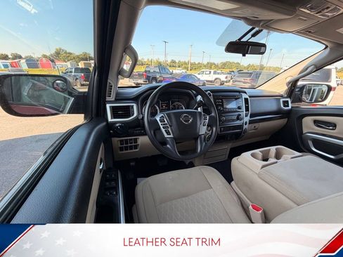 Used 2018 Nissan Titan SV AWD/4WD image 13