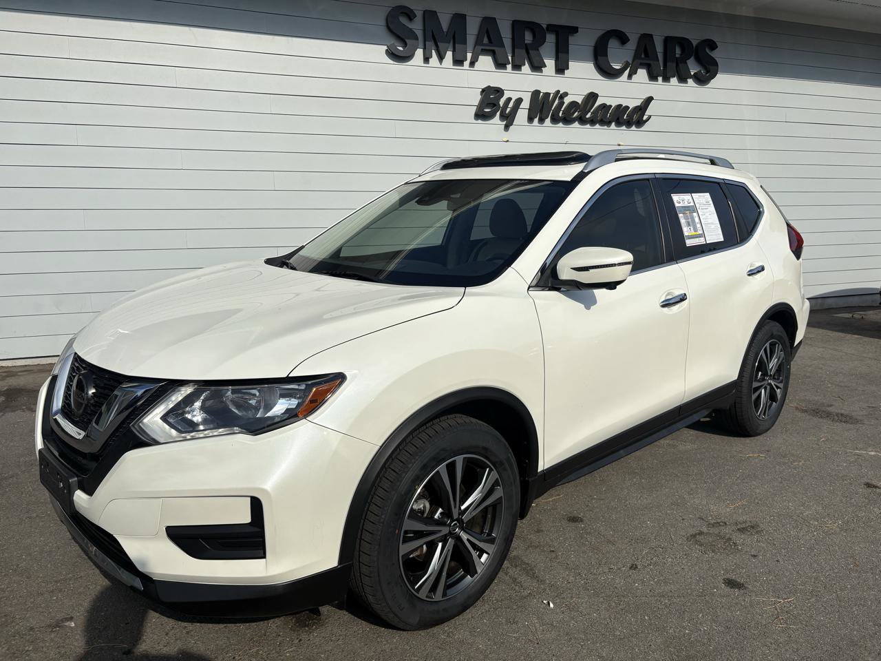 Used 2019 Nissan Rogue SV w/ Sun & Sound Touring Package FWD image 1