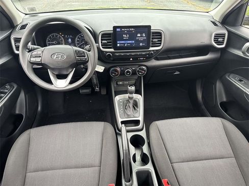 Certified 2022 Hyundai Venue SE image 13