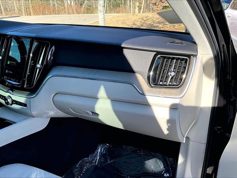 Certified 2023 Volvo XC60 B5 Plus w/ Climate Package image 16
