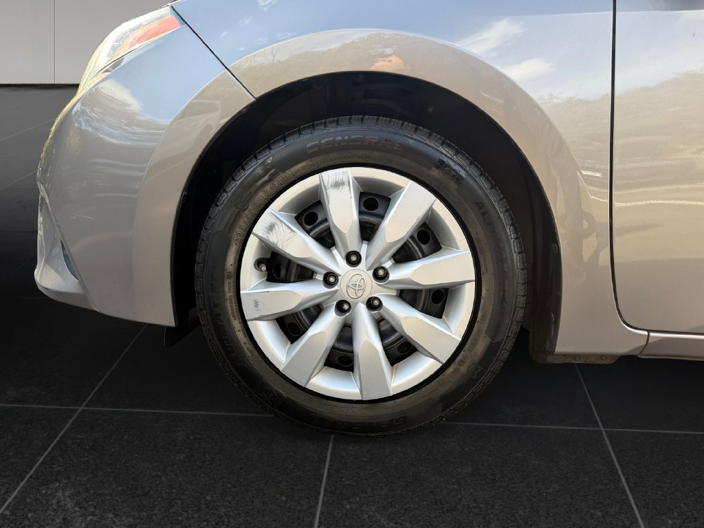 Used 2014 Toyota Corolla LE FWD image 9