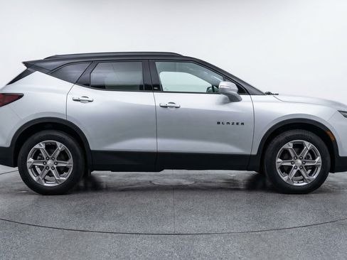 Used 2025 Chevrolet Blazer LT image 11