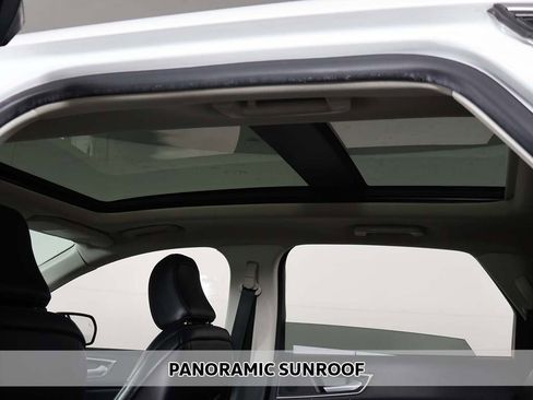 Used 2022 Ford Edge SEL w/ Convenience Package image 4