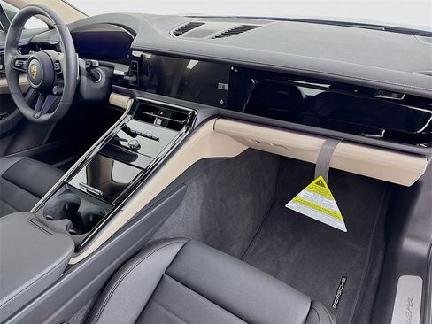 New 2025 Porsche Panamera image 32