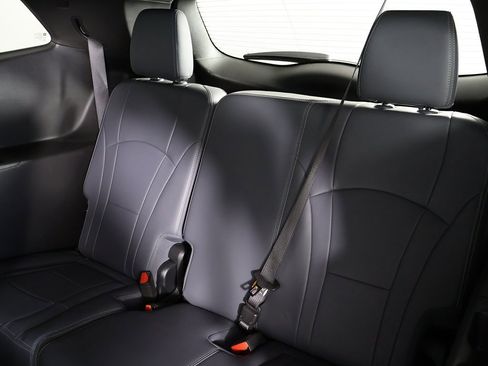 Used 2024 Buick Enclave Premium image 34