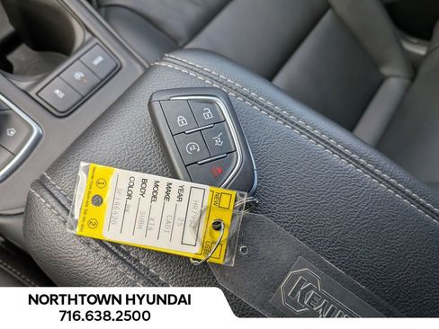 Used 2025 Cadillac XT4 Premium Luxury image 21