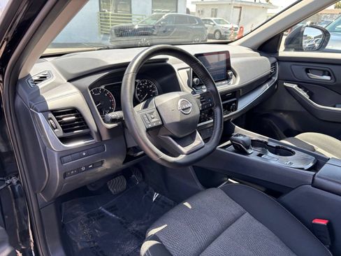 Used 2025 Nissan Rogue SV FWD image 31