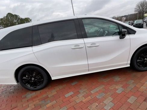 Used 2024 Honda Odyssey Sport image 2