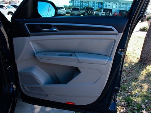 Used 2019 Volkswagen Atlas SE w/ Towing Package image 25