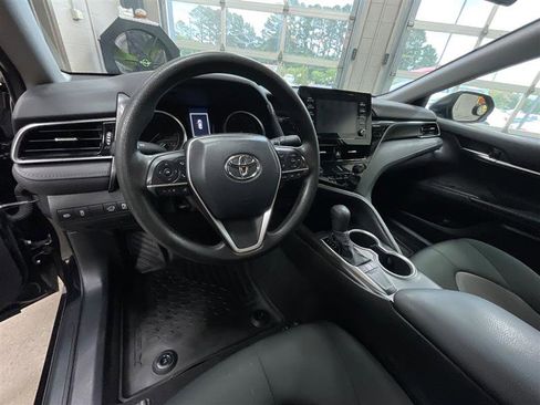 Used 2022 Toyota Camry LE FWD image 13