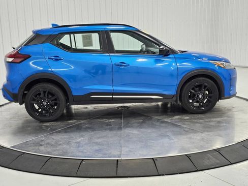Used 2023 Nissan Kicks SR w/ SR Premium Package FWD image 6