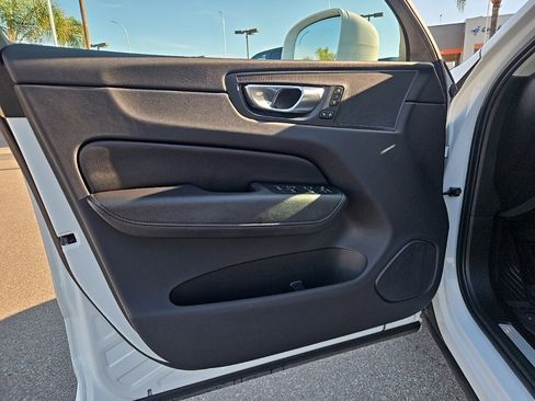 Used 2021 Volvo XC60 T5 Momentum w/ Premium Package image 25