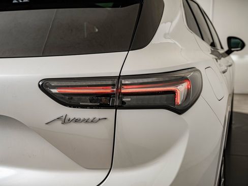 Used 2023 Buick Envision Avenir image 9