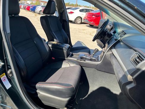 Used 2016 Toyota Camry SE image 16