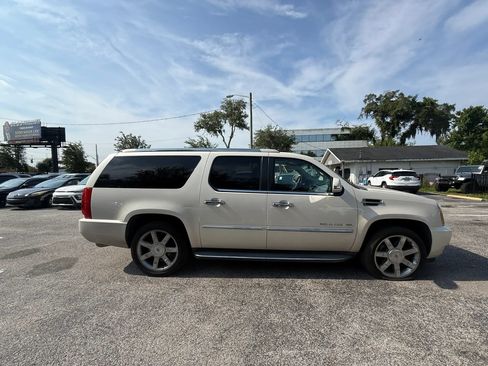 Used 2013 Cadillac Escalade ESV Luxury AWD/4WD image 4