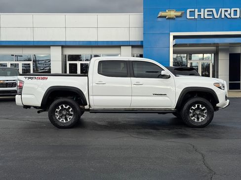 Used 2021 Toyota Tacoma TRD Off-Road w/ Technology Package image 4