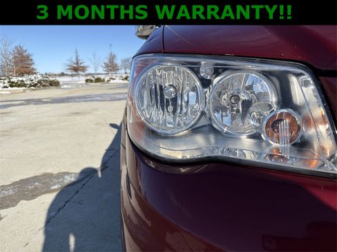 Used 2016 Chrysler Town & Country Touring-L image 37