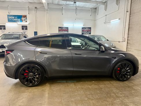 Used 2023 Tesla Model Y Performance AWD/4WD image 4