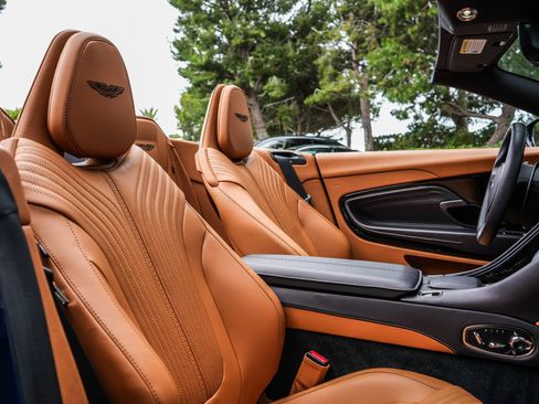 Used 2023 Aston Martin DB11 Volante RWD image 19