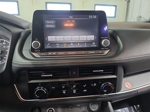 Used 2023 Nissan Rogue S image 19