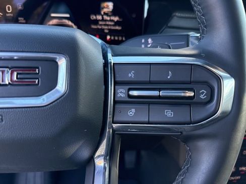 Used 2025 GMC Acadia Elevation image 14