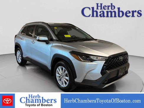 Used 2023 Toyota Corolla Cross LE AWD/4WD image 1
