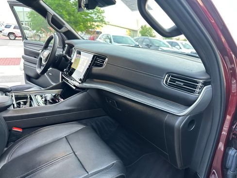 Used 2023 Jeep Wagoneer L Series II RWD image 29