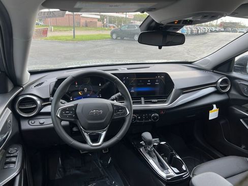 New 2026 Chevrolet Trax ACTIV w/ Sunroof Package FWD image 12