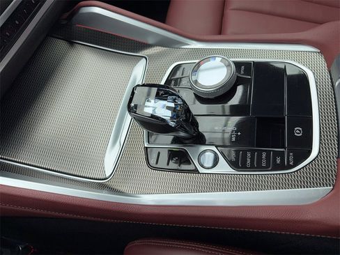 Used 2022 BMW X6 xDrive40i w/ Executive Package image 33