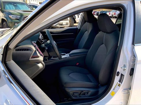 Used 2023 Toyota Camry LE image 7