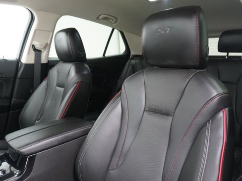 Used 2023 Buick Envision Essence w/ Sport Touring Package FWD image 11